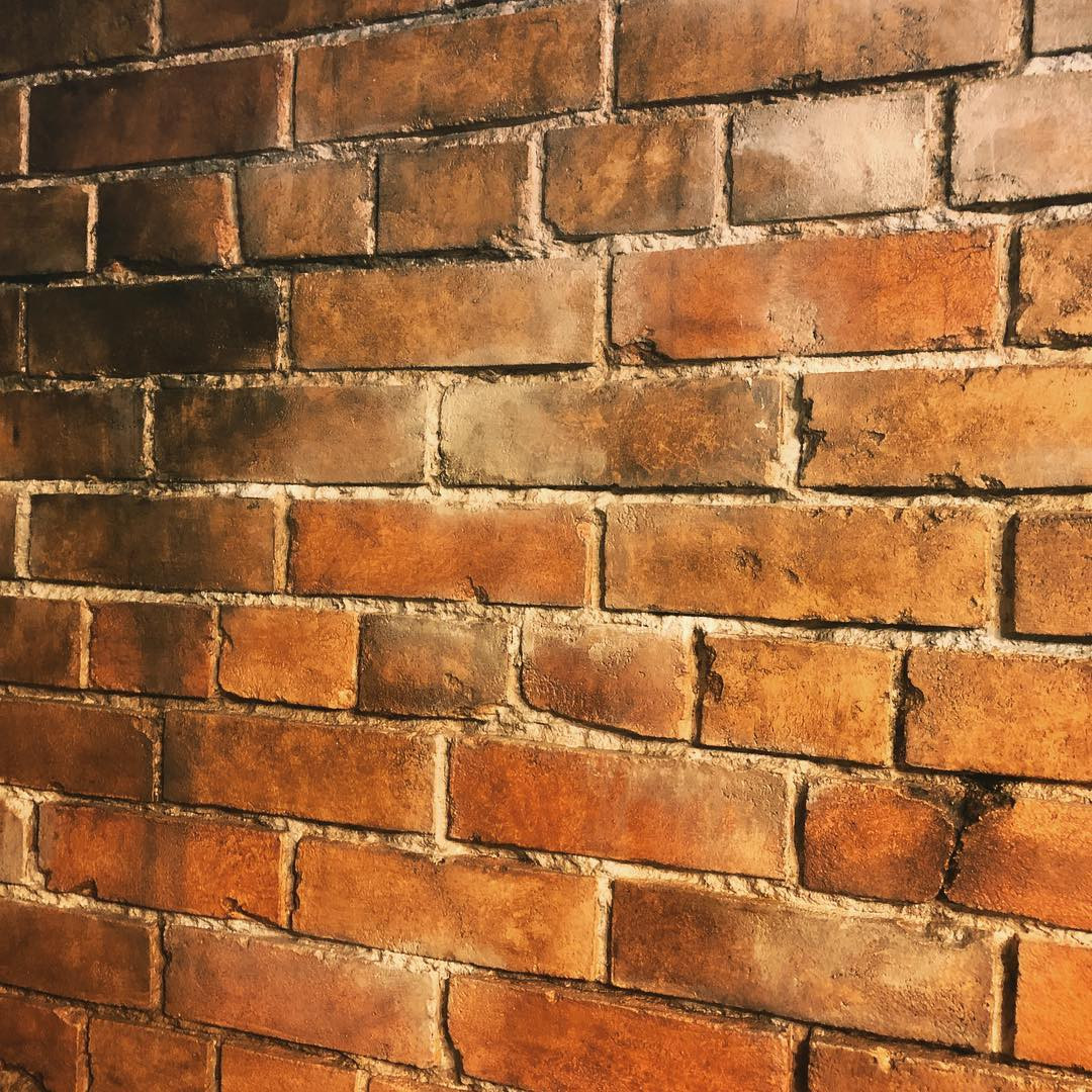 モルタル造形で店舗内アンティークレンガ造り